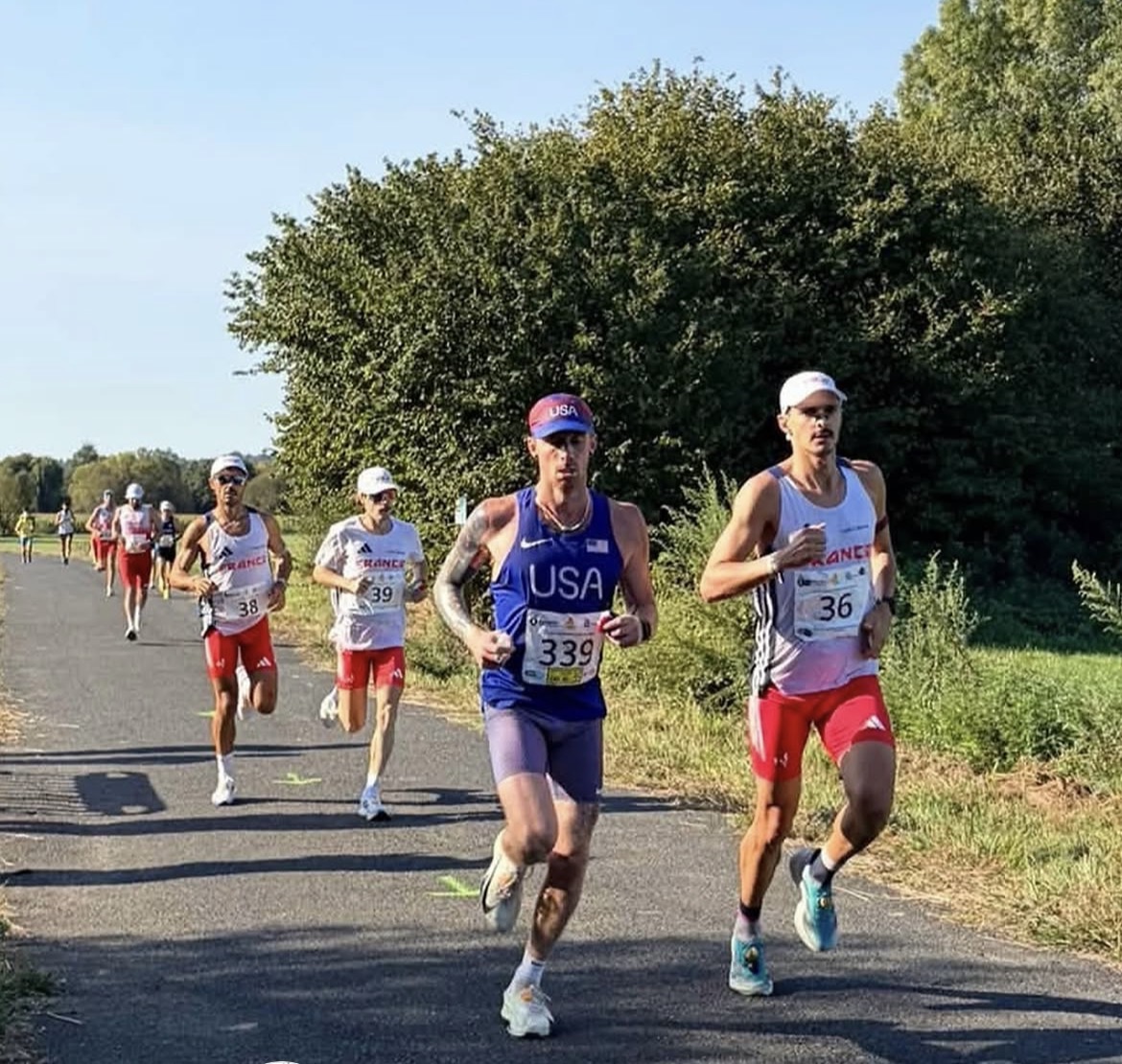 Steven Galibert et d’autres coureurs en compétition sur 100 km